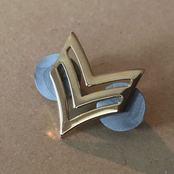 Vintage US Army Sergeant First Class Gold Lapel Hat Pin Marked Krew GI Military - Picture 1 of 4
